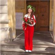 Studentessa impartisce lezioni di francese, tedesco, inglese e pianoforte